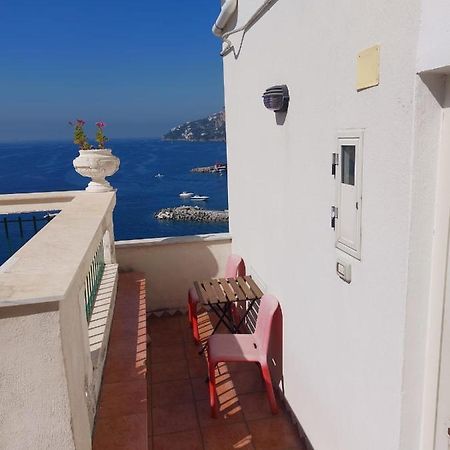 La Stanza Sul Porto Di Amalfi Camera Piccina Piccina Con Bagno Privato E Terrazzino Vista Mare Buitenkant foto