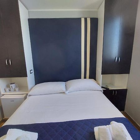 La Stanza Sul Porto Di Amalfi Camera Piccina Piccina Con Bagno Privato E Terrazzino Vista Mare Buitenkant foto
