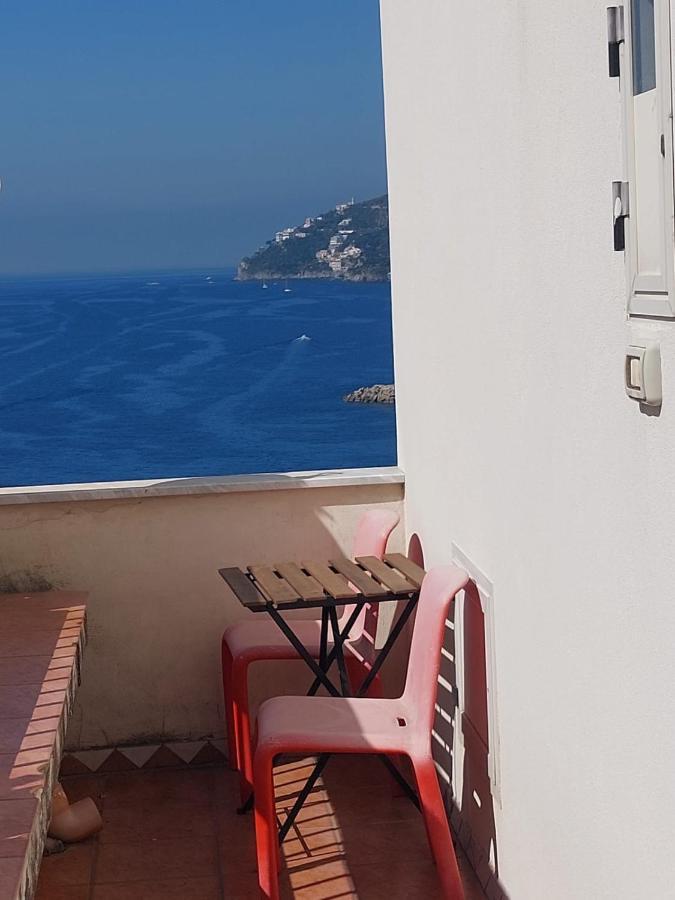 La Stanza Sul Porto Di Amalfi Camera Piccina Piccina Con Bagno Privato E Terrazzino Vista Mare Buitenkant foto