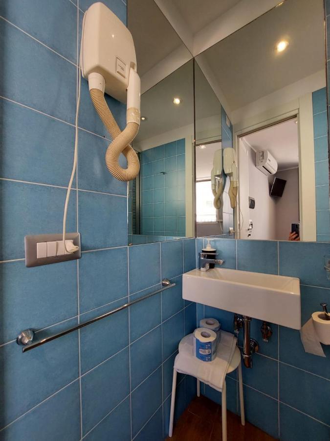 La Stanza Sul Porto Di Amalfi Camera Piccina Piccina Con Bagno Privato E Terrazzino Vista Mare Buitenkant foto