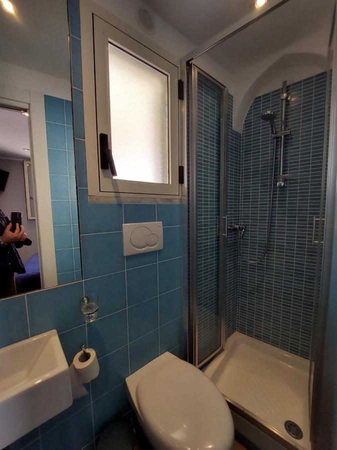 La Stanza Sul Porto Di Amalfi Camera Piccina Piccina Con Bagno Privato E Terrazzino Vista Mare Buitenkant foto
