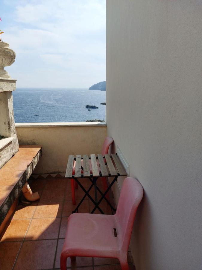 La Stanza Sul Porto Di Amalfi Camera Piccina Piccina Con Bagno Privato E Terrazzino Vista Mare Buitenkant foto