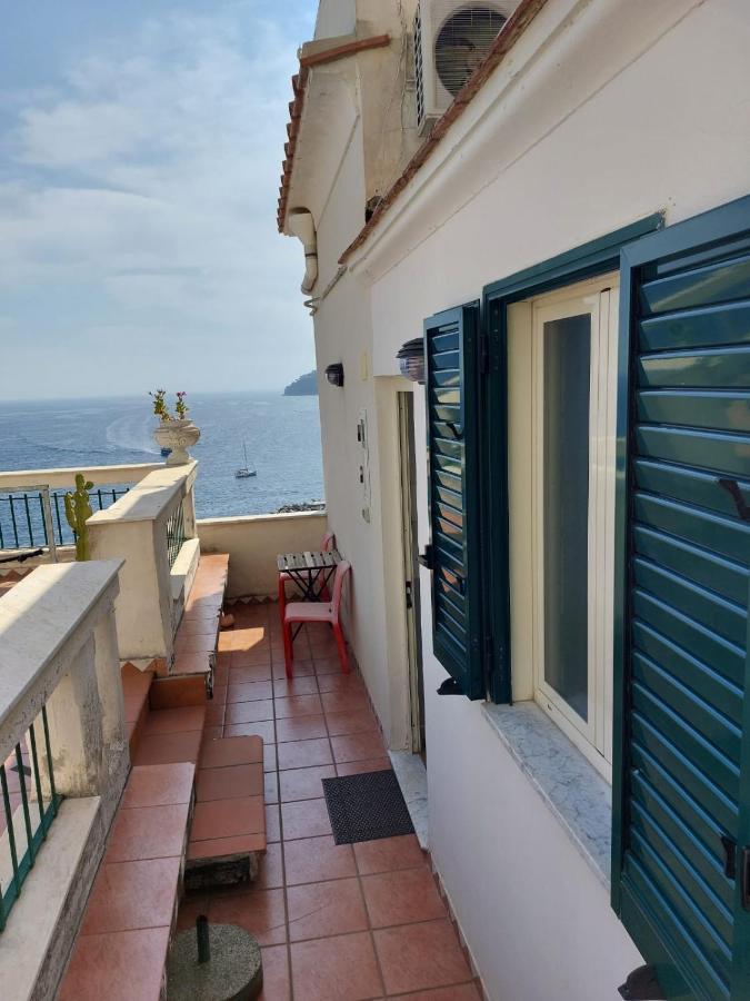 La Stanza Sul Porto Di Amalfi Camera Piccina Piccina Con Bagno Privato E Terrazzino Vista Mare Buitenkant foto
