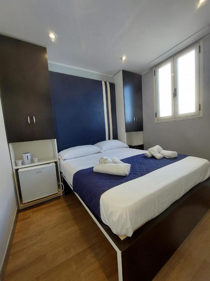 La Stanza Sul Porto Di Amalfi Camera Piccina Piccina Con Bagno Privato E Terrazzino Vista Mare Buitenkant foto